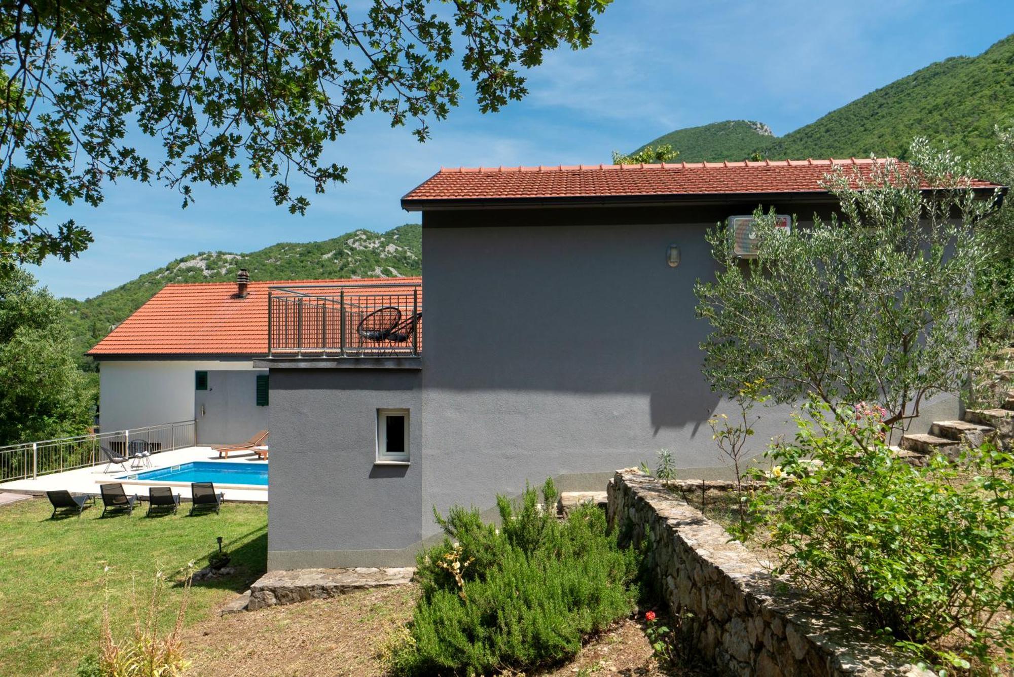 Apartments Srdanovic Omiš Екстериор снимка