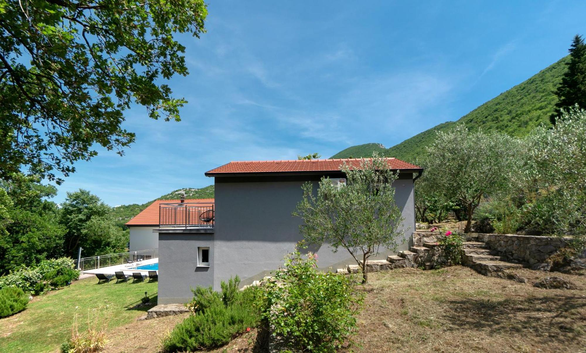 Apartments Srdanovic Omiš Екстериор снимка