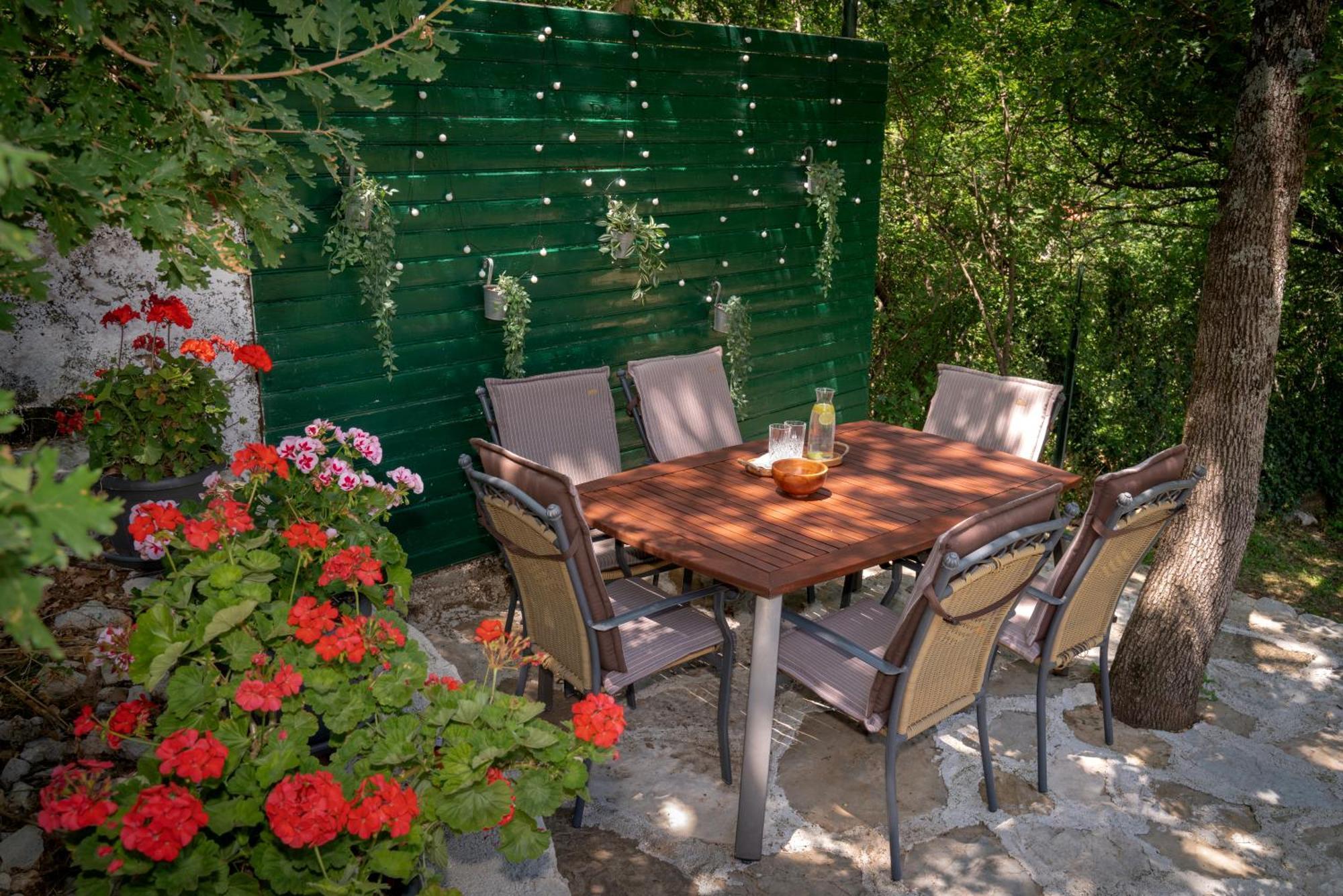 Apartments Srdanovic Omiš Екстериор снимка