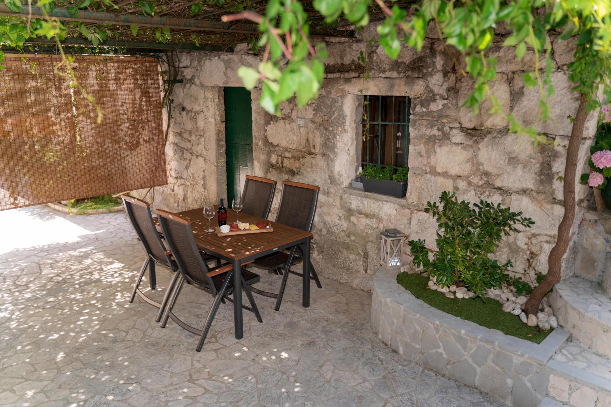 Apartments Srdanovic Omiš Екстериор снимка