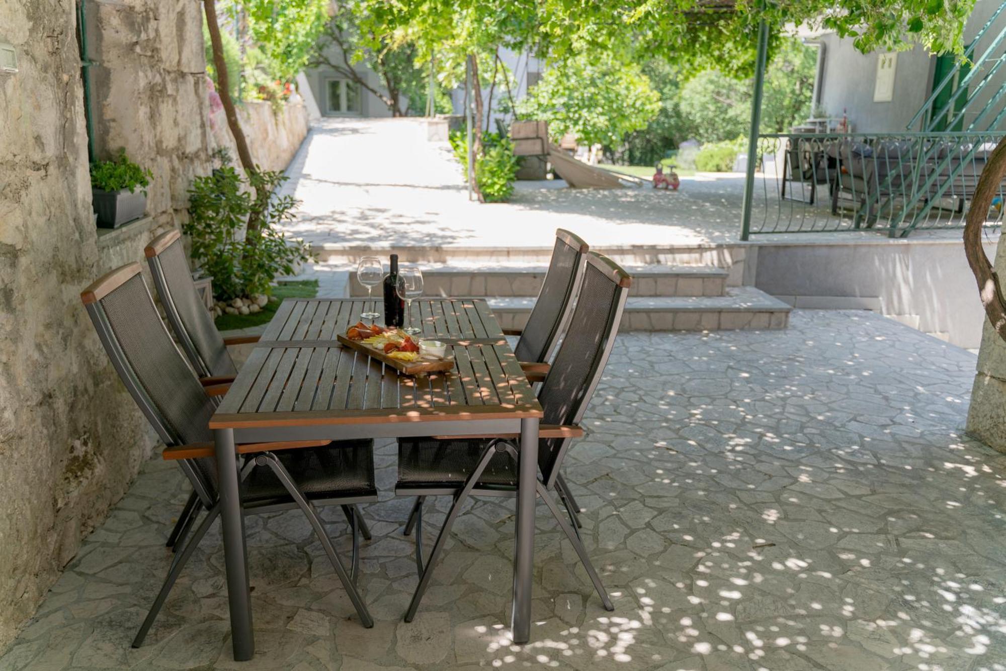 Apartments Srdanovic Omiš Екстериор снимка