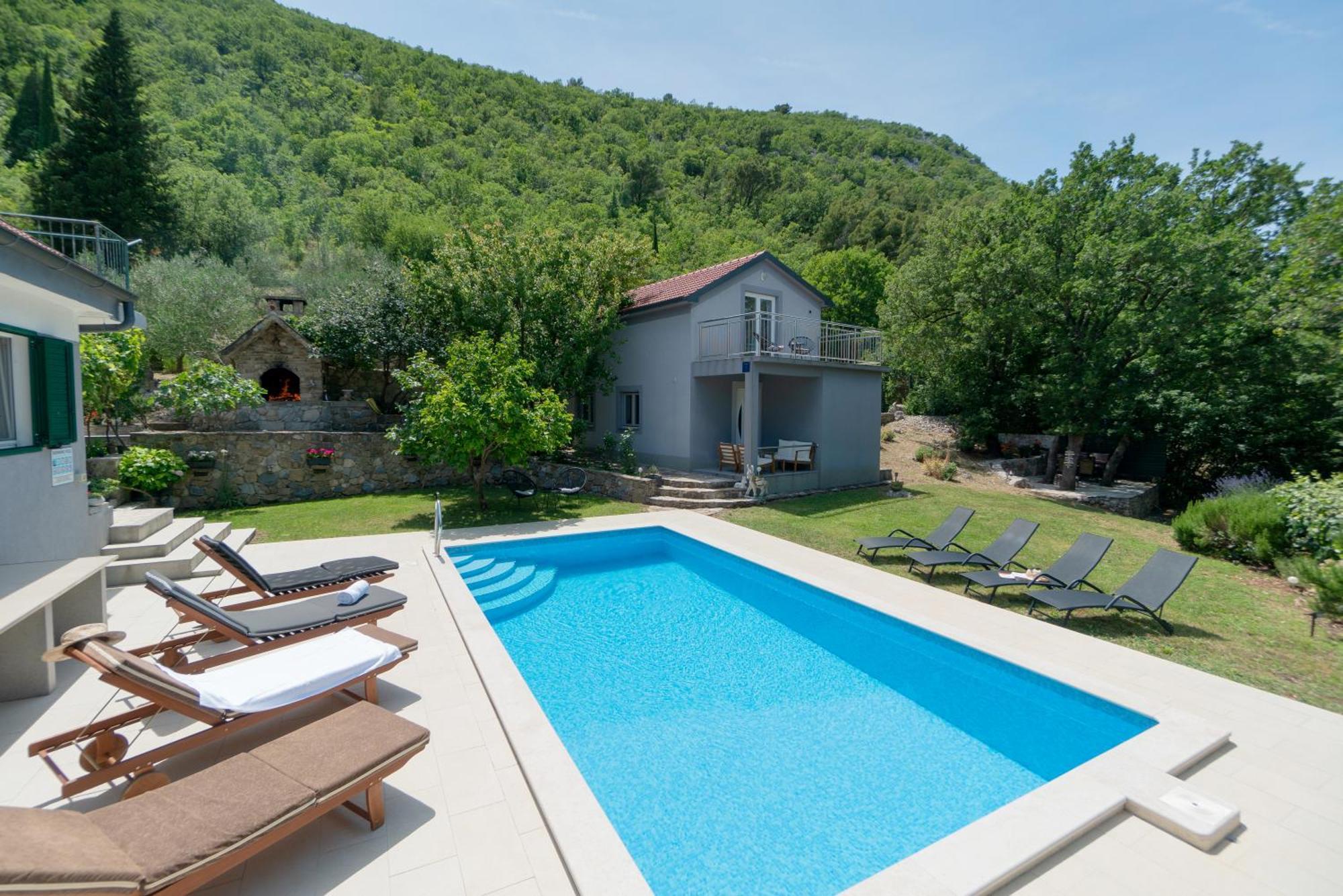 Apartments Srdanovic Omiš Екстериор снимка