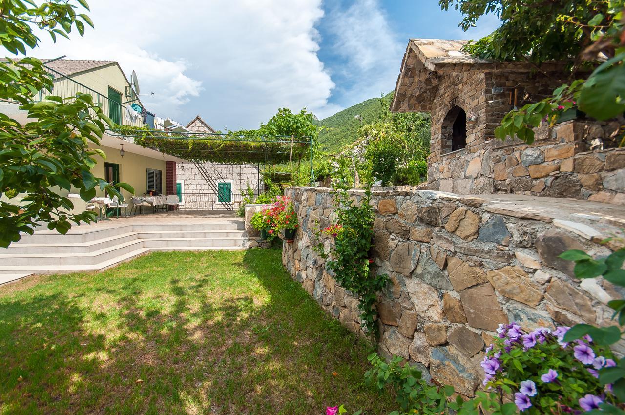Apartments Srdanovic Omiš Екстериор снимка
